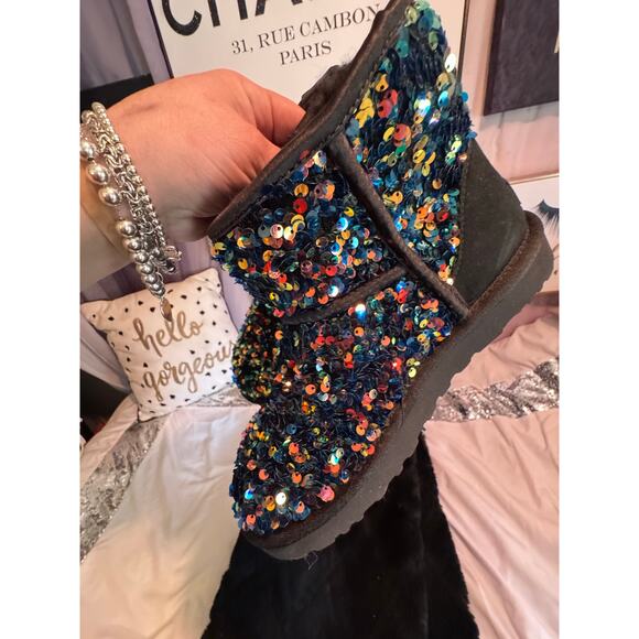 M UGG Classic Mini Stellar Sequin boot in black(multi iridescent chunky) sz 7 - Picture 4 of 13